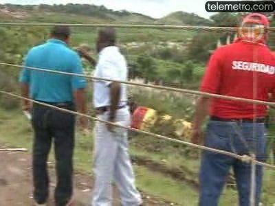 Camión recolector cae a un barranco, hay un herido grave
