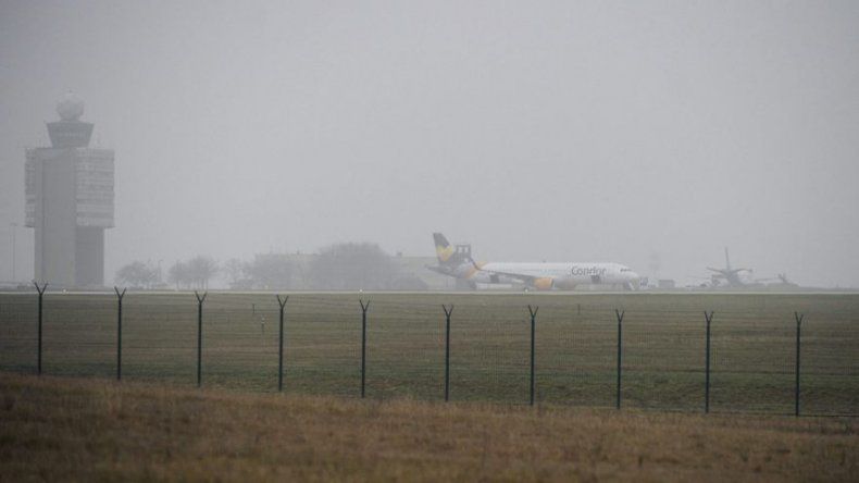 Avión aterriza de emergencia en Hungría debido a amenaza