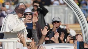 El papa se mostró bien de ánimo y fuerzas durante su ajetreado viaje, al parecer revitalizado por las multitudes tras más de un año recluido en el Vaticano por las restricciones asociadas al COVID-19.