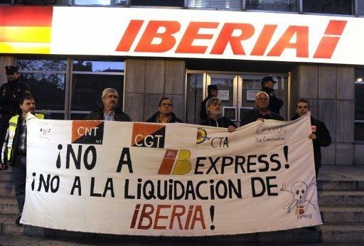 Segundo día de huelga de Iberia obliga a cancelar 230 vuelos