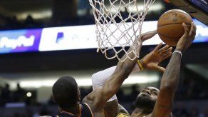 Suns resiste ofensiva postrera y gana 118-109 a los Lakers