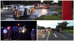 Combustible queda esparcido en la vía tras vuelco de camión en Penonomé Combustible queda esparcido en la vía tras vuelco de camión en Penonomé