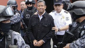 Trasladan a un hospital al expresidente salvadoreño Flores