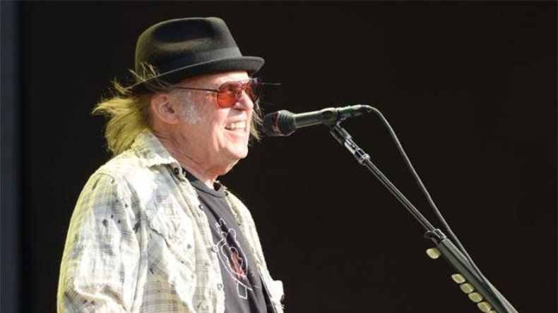 Neil Young, azote de Donald Trump, ya es ciudadano estadounidense