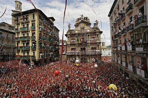 Miles de personas celebran fiestas de San Fermín