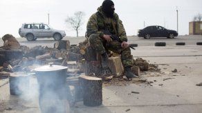 Tropas rusas colocan minas en base militar en Crimea