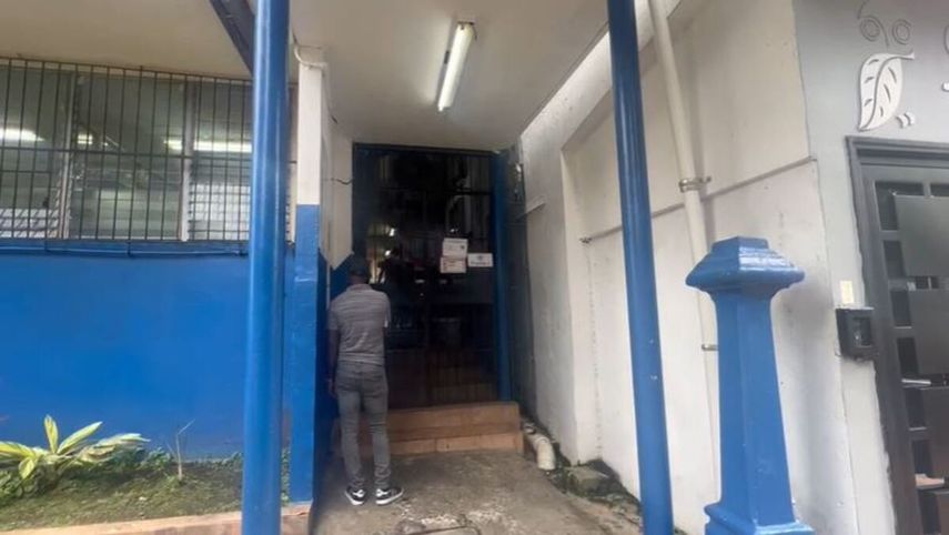 Fachada de la Escuela República de Chile.