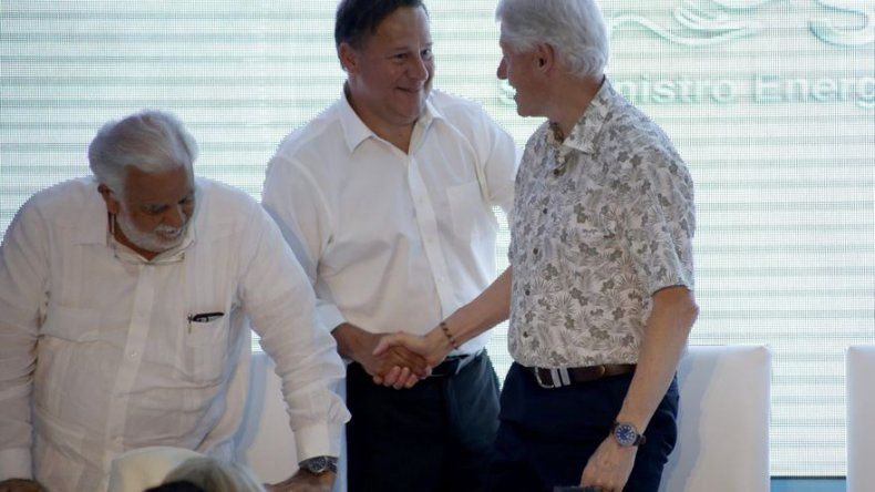 Clinton elogia a Panamá por su revolución en la utilización de energía limpia