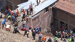 Hallan tres muertos bajo escombros tras alud en los Andes peruanos