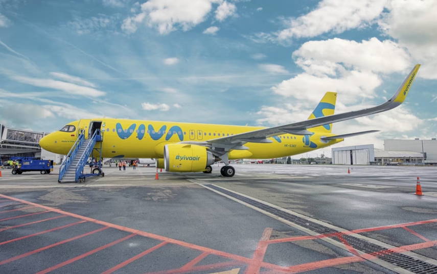 Cientos de pasajeros varados en Colombia y Perú por crisis de aerolínea Viva Air