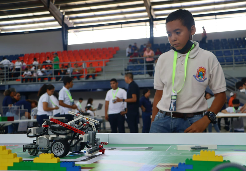 Las impresionantes creaciones de estudiantes panameños en las regionales de Robótica