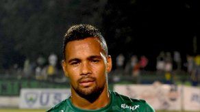 Armando Polo sigue encendido y anota doblete en El Salvador