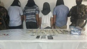 Aprehenden a 4 personas con más de 80 mil dólares en efectivo en Paso Canoas Aprehenden a 4 personas con más de 80 mil dólares en efectivo en Paso Canoas