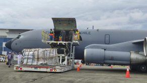 El Senan y la Fuerza Aérea de Chile organizaron el traslado de más de 30 mil libras de insumos para ayudar a Haití. El Senan y la Fuerza Aérea de Chile organizaron el traslado de más de 30 mil libras de insumos para ayudar a Haití.