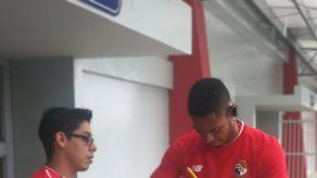 Seleccionados comparten con fanáticos en el tercer día de entrenamiento