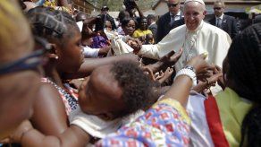 El Papa Francisco llama a deponer las armas y abrazar la justicia El Papa Francisco llama a deponer las armas y abrazar la justicia