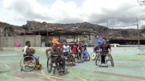 Básquetbol en silla de ruedas, un bálsamo en los barrios humildes de Caracas