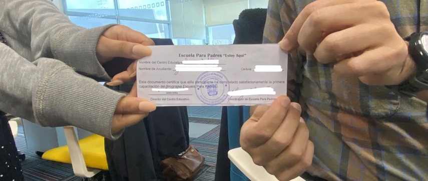 Certificado emitido por el MEDUCA