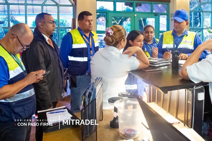 MITRADEL realiza operativo en restaurantes de la Calzada de Amador.