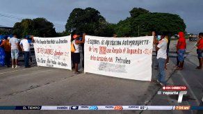Pescadores cierran la carretera Panamericana a la altura de Río Hato