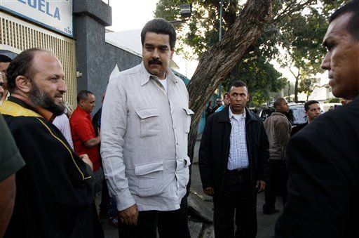 Maduro llama a votar para no fallarle a Chávez y rector del CNE protesta