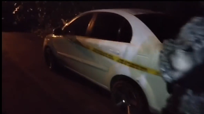 Policía Nacional recupera auto robado en gasolinera.
