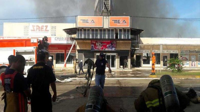 Logran controlar incendio en Las Tablas tras varias horas de labor