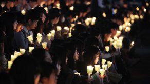 Miles recuerdan 2do aniversario de la tragedia del ferry surcoreano