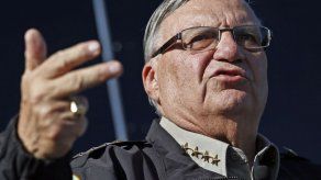 Fiscales presentarán cargos por desacato contra Arpaio
