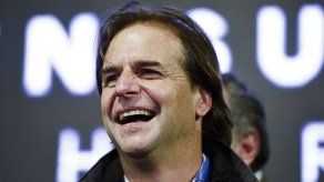 El surfer que sueña con ser presidente de Uruguay