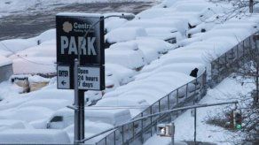 Fuerte tormenta de nieve deja un muerto y hogares sin luz en EEUU