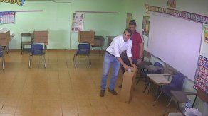 Roux vota en primaria de CD en la Escuela Gaspar Octavio Hernández