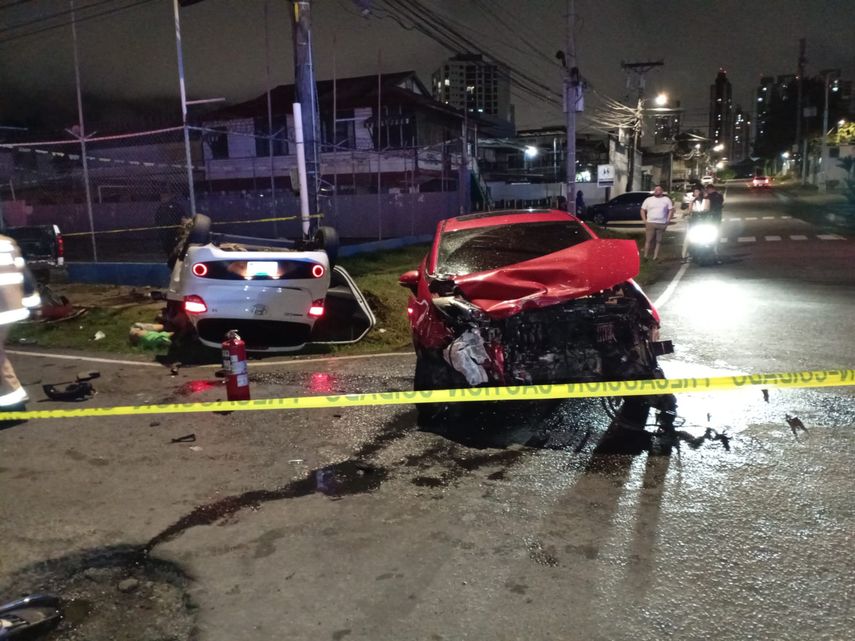 Accidente de tránsito deja dos víctimas fatales en Parque Lefevre.