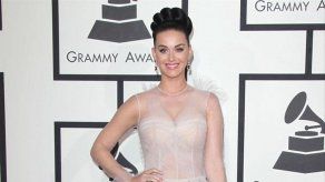 Katy Perry pide cita a jugador de fútbol por televisión
