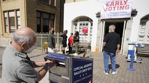 Este mes, la mayoría conservadora de la Corte Suprema de Wisconsin dictaminó que los buzones no están permitidos por la ley estatal y ya no pueden usarse ampliamente.