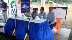 Entregan orden de proceder para ampliación de escuela El Hijo del Carpintero