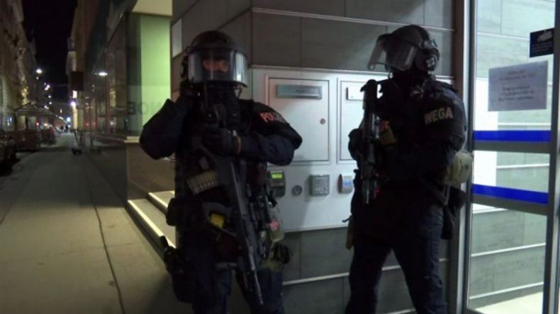 Policía: Varios heridos tras disparos en Viena