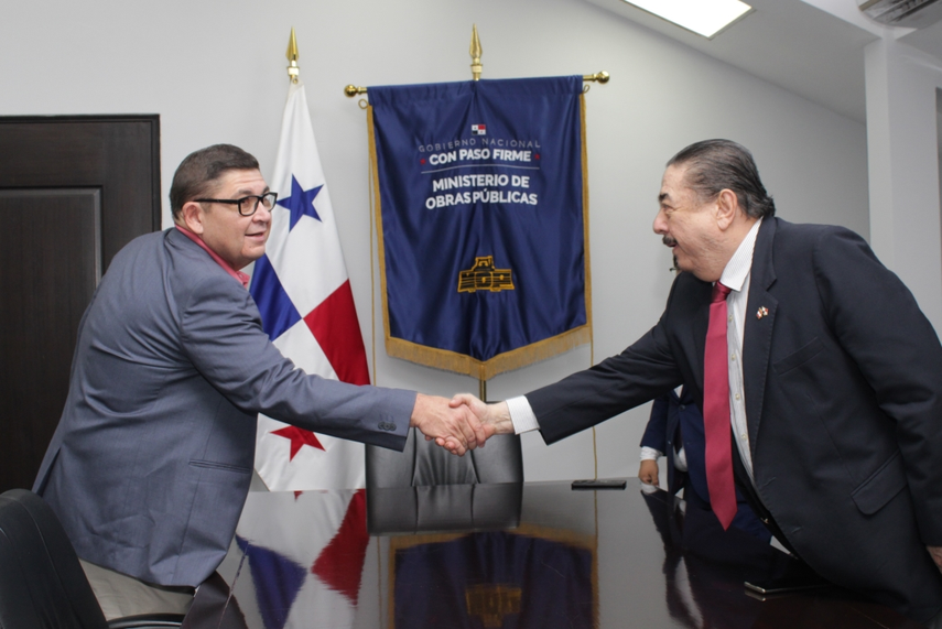 MOP recibe a la Embajada de Perú y discute intereses en proyectos de infraestructura.