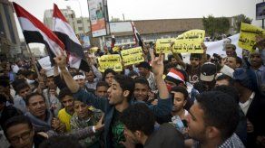 Rebeldes yemeníes: Presidente es buscado por la justicia