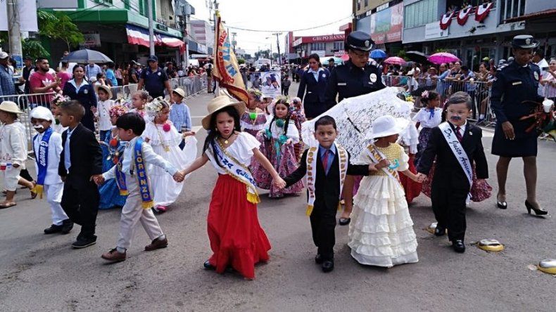 Panamá celebra con desfiles patrios los 116 años de separación de Colombia