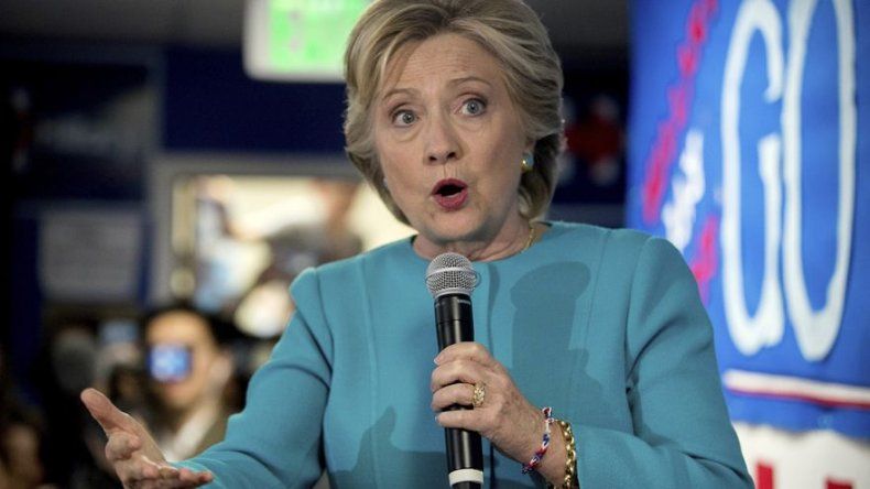 Emails muestran que Clinton evitó criticar a Wall Street