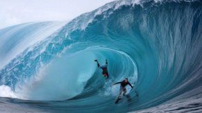 Competencia de surf en Polinesia Francesa