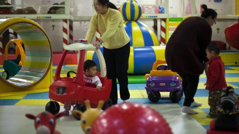 China abole formalmente los campos de reeducación por el trabajo y flexibiliza la política del hijo único