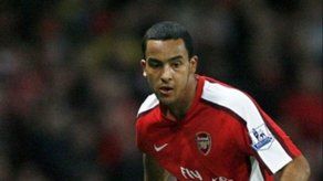 Walcott será baja 3 meses por operación en el hombro