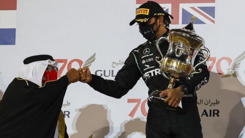 Hamilton gana el GP de Baréin tras terrorífico accidente de Grosjean