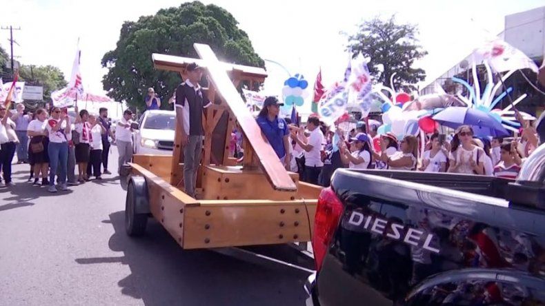 Cruz Peregrina e Icono de la Virgen recorren el distrito de La Chorrera