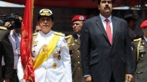 Maduro toma juramento al nuevo alto mando militar y ministra de Defensa