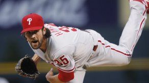 Hamels lidera a Filis ante Rockies