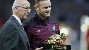 Rooney se lesiona rodilla y será baja por United