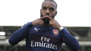 Lacazette extraña la pasión del hincha francés